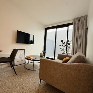 Stylish 2 Bedrooms Townhouse In With A Free Car Park Wellington